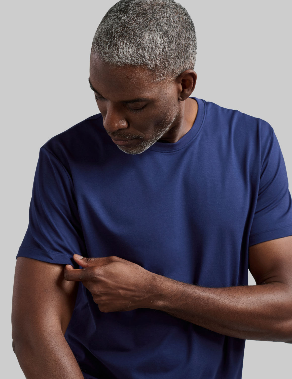 model: Height 6'1.5", wearing size M