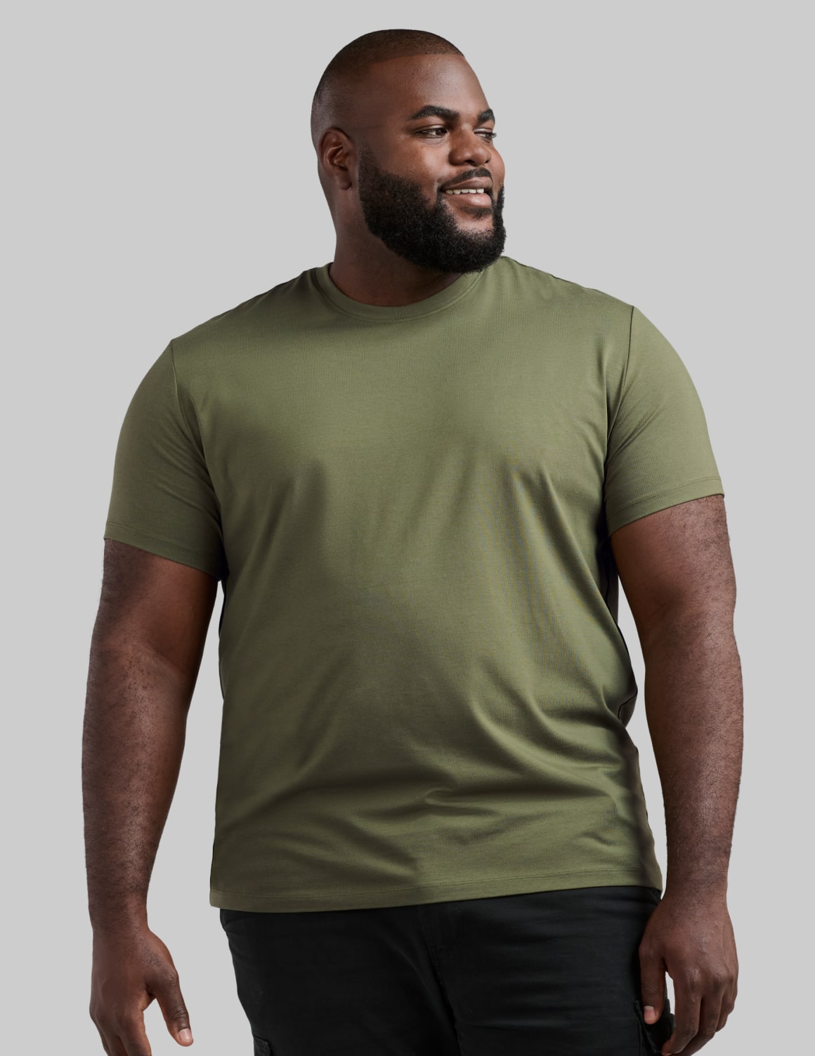 model: Yoma is 6'2" wearing size XL